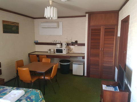 The Club Hotel - Accommodation Fremantle 2