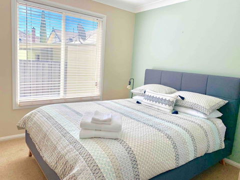 The Entertainer - Downtown Orange, Sleeps 11 - Accommodation Fremantle 3