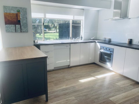 The Lake House - Accommodation Fremantle 1