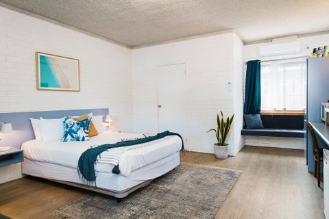The Med Crescent Head - Accommodation Fremantle 0