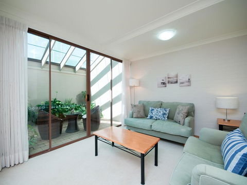 The Moorings, 5/4 Cromarty Road - Accommodation Fremantle 2