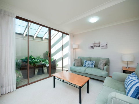 The Moorings, 5/4 Cromarty Road - Accommodation Fremantle 2