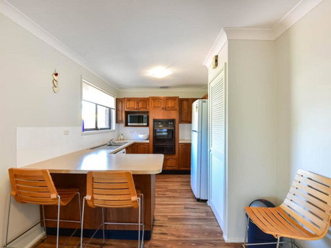 The Noraville House - Large Family Home - Accommodation Fremantle 3