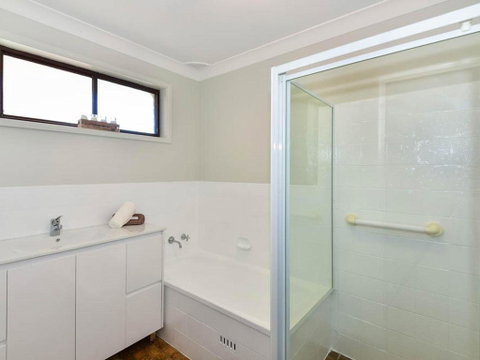 The Noraville House - Large Family Home - Accommodation Fremantle 1
