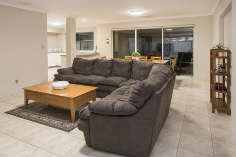 The Oaks - Accommodation Fremantle 2