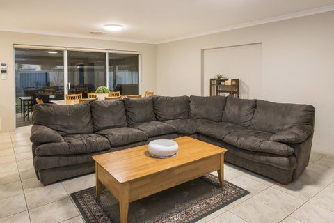 The Oaks - Accommodation Fremantle 3