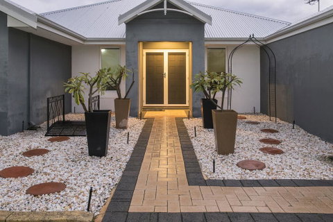 The Oaks - Accommodation Fremantle 1