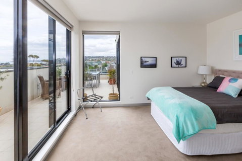 THE PENTHOUSE - MORNINGTON - Accommodation Fremantle 3