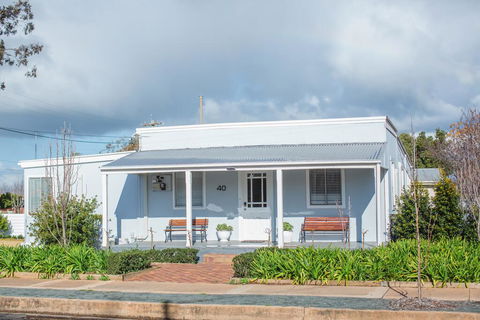 The Rested Guest 3 Bedroom Cottage West Wyalong - Accommodation Fremantle 0