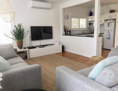 The Seaside Beachhouse Mollymook - Accommodation Fremantle 2