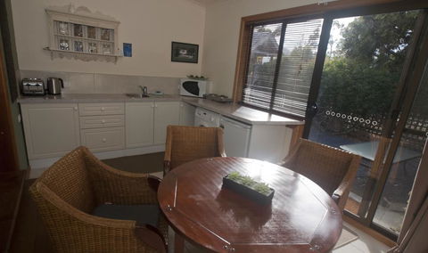 The Shingles Riverside Cottages - Accommodation Fremantle 2