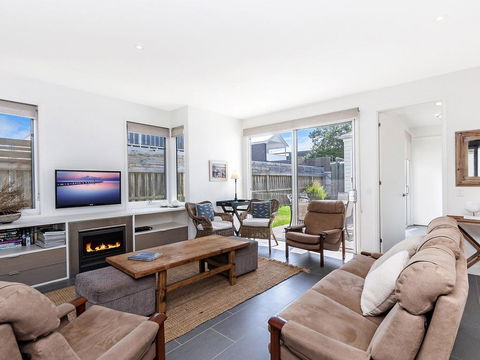 The Townhouse - Accommodation Fremantle 2