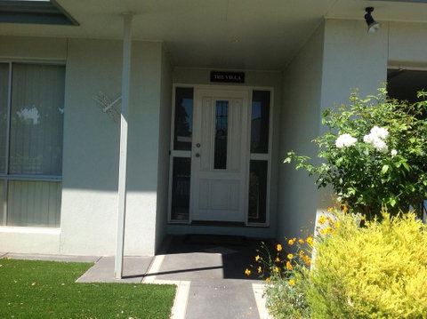 The Villa Kyabram - Accommodation Fremantle 1