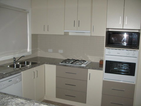 The Villa Kyabram - Accommodation Fremantle 2