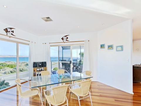 Through The Looking Glass - Accommodation Fremantle 3