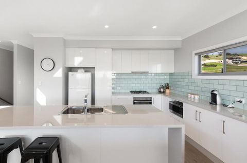Time Away - 50 Turnberry Drive - Accommodation Fremantle 2