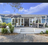 Toot Toot  50s Classic Beach House with Bungalow - Accommodation Fremantle
