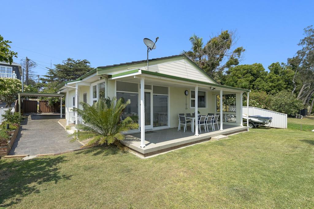 Lake Haven NSW Accommodation Fremantle