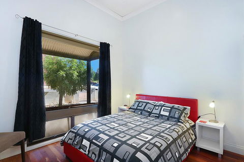 Townhouse 3 - Accommodation Fremantle 2