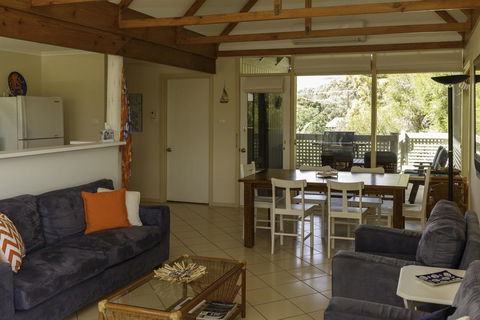 Tranquillity On Riverview - 33 Riverview Drive - Accommodation Fremantle 2
