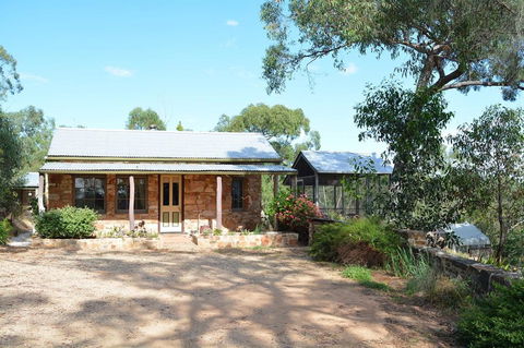 Trestrail Cottage B & B - Accommodation Fremantle 0