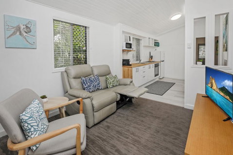 Tropical On McKenzie MK1 - Accommodation Fremantle 0