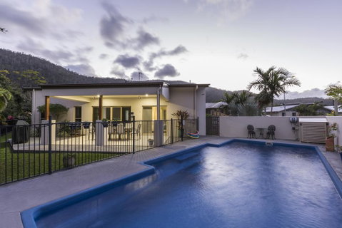 Tropical Private Holiday House With Pool - Accommodation Fremantle 1