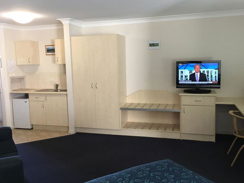 Tuckerbox Motor Inn - Accommodation Fremantle 2