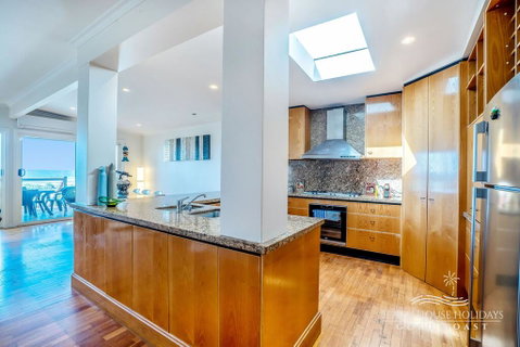True Beachfront Beach House - Accommodation Fremantle 3