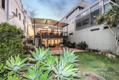 True Beachfront Beach House - Accommodation Fremantle 1