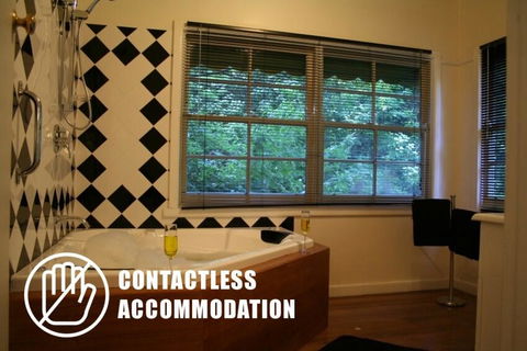 Tudor Cottages - Accommodation Fremantle 3