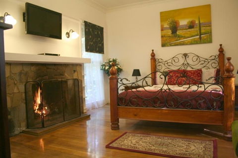 Tudor Cottages - Accommodation Fremantle 0