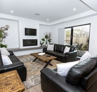 TWO TEN Sleeps 10 Luxury CBD Accommodation - Accommodation Fremantle