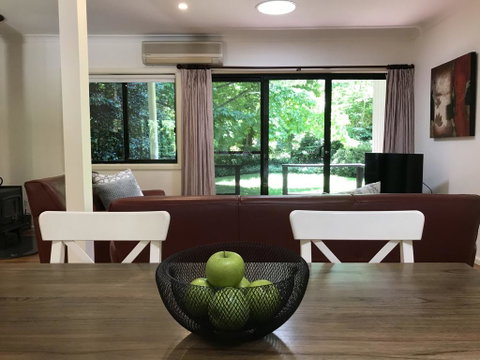 Tyntynder Garden Cottage 4 - Accommodation Fremantle 3