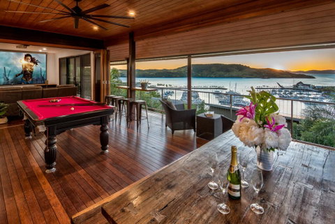 Uisce Luxury Holiday House With Jacuzzi Pool Table Cinema Premium Foxtel And Two Buggies - Accommodation Fremantle 2