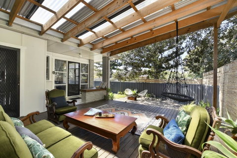 UMINA BEACH KOKOMO- Walk To The Beach, FAMILY And PET FRIENDLY Set Of 3 Vintage Original Holiday Flats & Vintage Caravan And Bat - Accommodation Fremantle 2