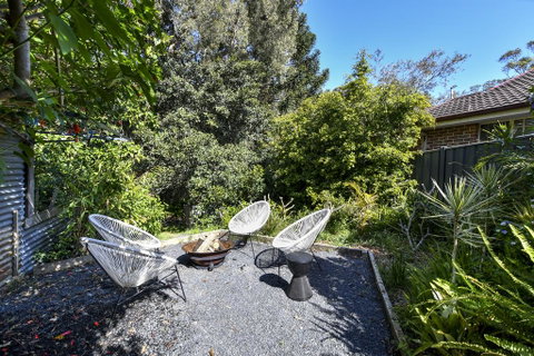 UMINA BEACH KOKOMO- Walk To The Beach, FAMILY And PET FRIENDLY Set Of 3 Vintage Original Holiday Flats & Vintage Caravan And Bat - Accommodation Fremantle 3