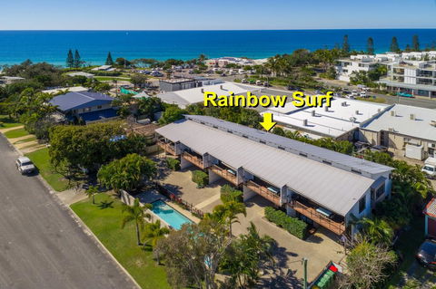 Unit 1 Rainbow Surf - Modern, Two Storey Townhouse With Large Shared Pool, Close To Beach And Shop - Accommodation Fremantle 2