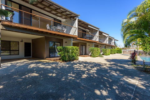 Unit 2 Rainbow Surf - Modern, Double Storey Townhouse With Large Shared Pool, Close To Beach And Shops - Accommodation Fremantle 0