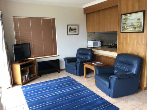 Unit 2, Ballingalla Apartments - Accommodation Fremantle 2