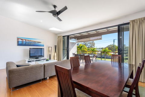 Unit 3 Rainbow Surf - Modern, Double Storey Townhouse With Large Shared Pool, Close To Beach And Shop - Accommodation Fremantle 0