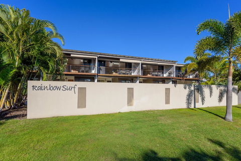 Unit 3 Rainbow Surf - Modern, Double Storey Townhouse With Large Shared Pool, Close To Beach And Shop - Accommodation Fremantle 2