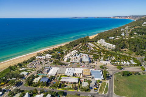 Unit 5 Rainbow Surf - Modern, Double Storey Townhouse With Large Shared Pool, Close To Beach And Shop - Accommodation Fremantle 1