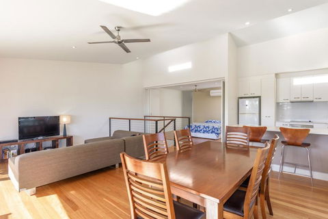 Unit 5 Rainbow Surf - Modern, Double Storey Townhouse With Large Shared Pool, Close To Beach And Shop - Accommodation Fremantle 0