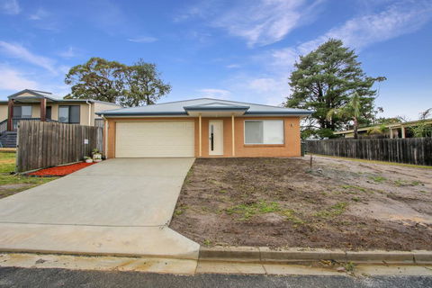 V & V Family Dream Away - Accommodation Fremantle 2