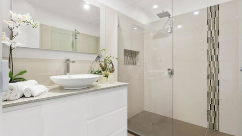 VIEWS AT MCCRAE..... - Accommodation Fremantle 0