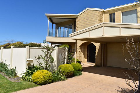 VIEWS FOREVER - INVERLOCH - Accommodation Fremantle 0