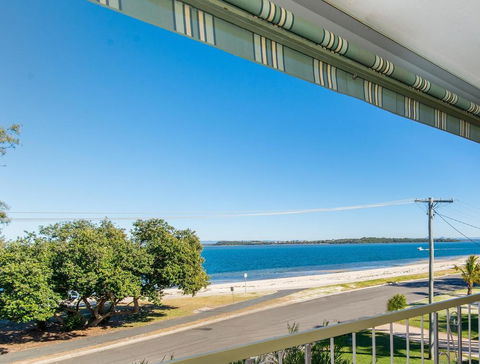 VIEWS VIEWS VIEWS! Front Top Floor Waterfront Unit - Chnook Apartments South Esp, Bongaree - Accommodation Fremantle 0