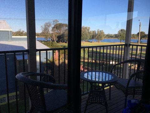 Villa By The Lake - Accommodation Fremantle 2