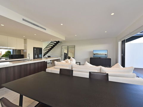 Villa Capri Waterside At Trinity Point - Accommodation Fremantle 3